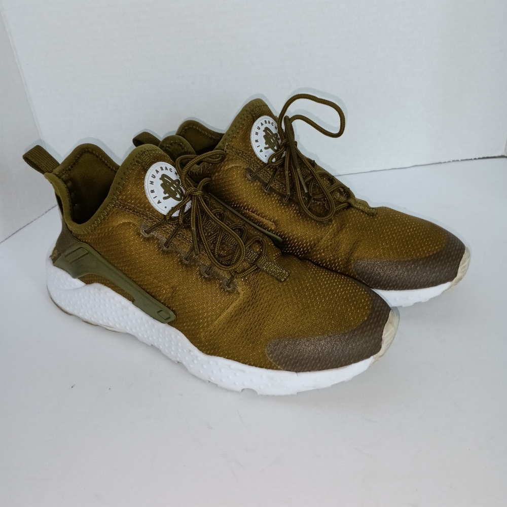 Nike Air Huaraches size 10.5